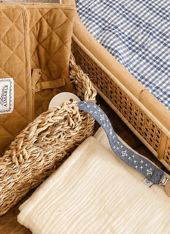 Editions Aimable - Auguste pacifier clip | Blue Chambray