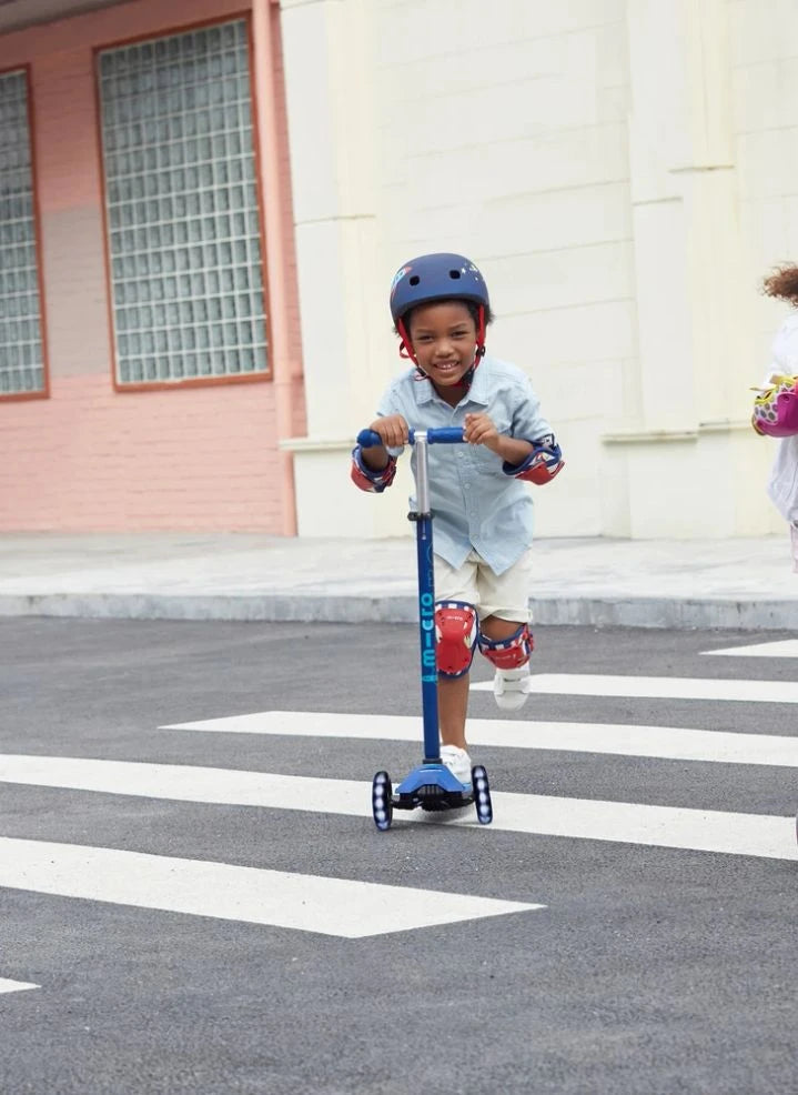 Micro - Maxi LED scooter | Fuchsia
