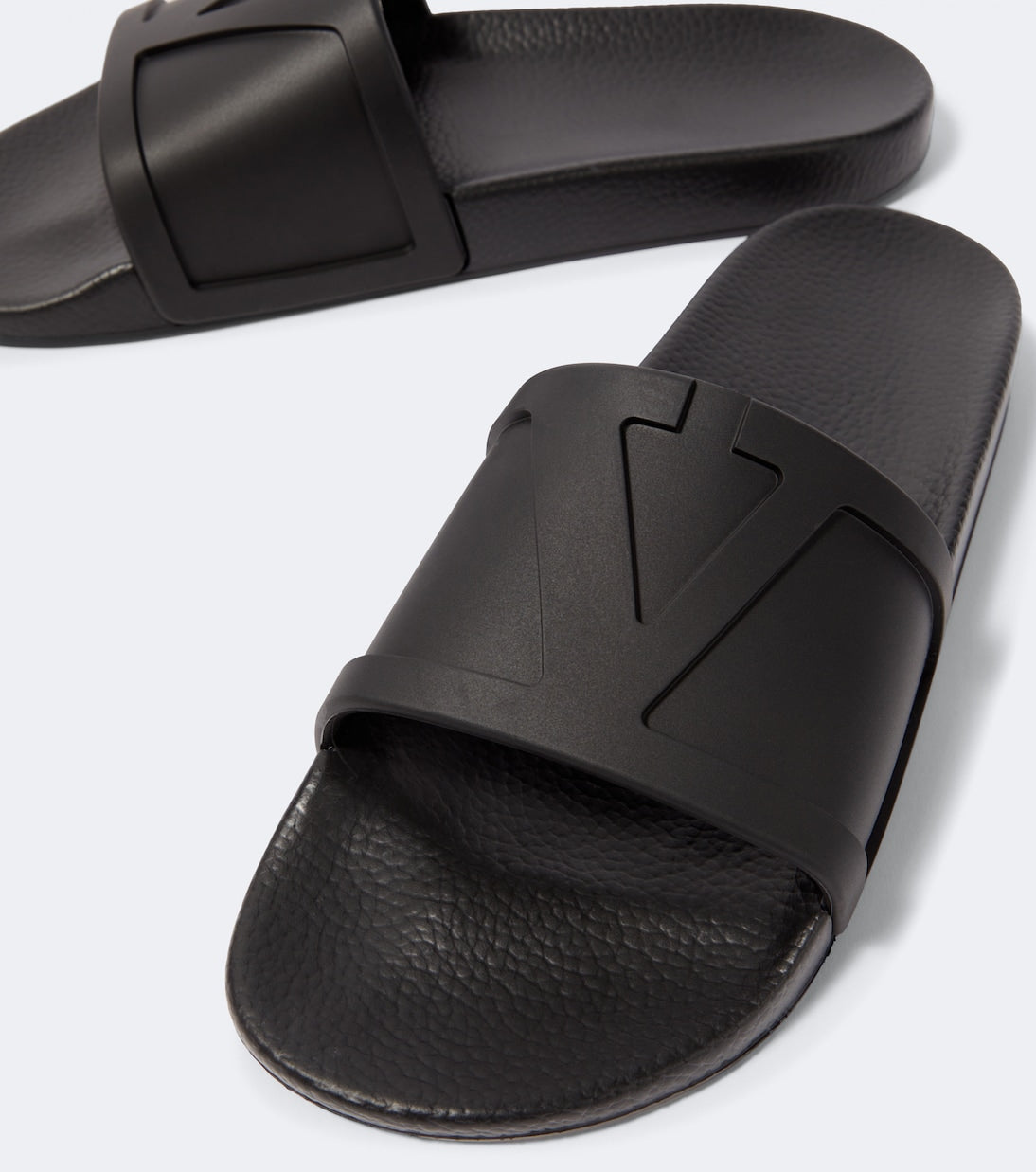 Valentino Garavani - VLogo slides