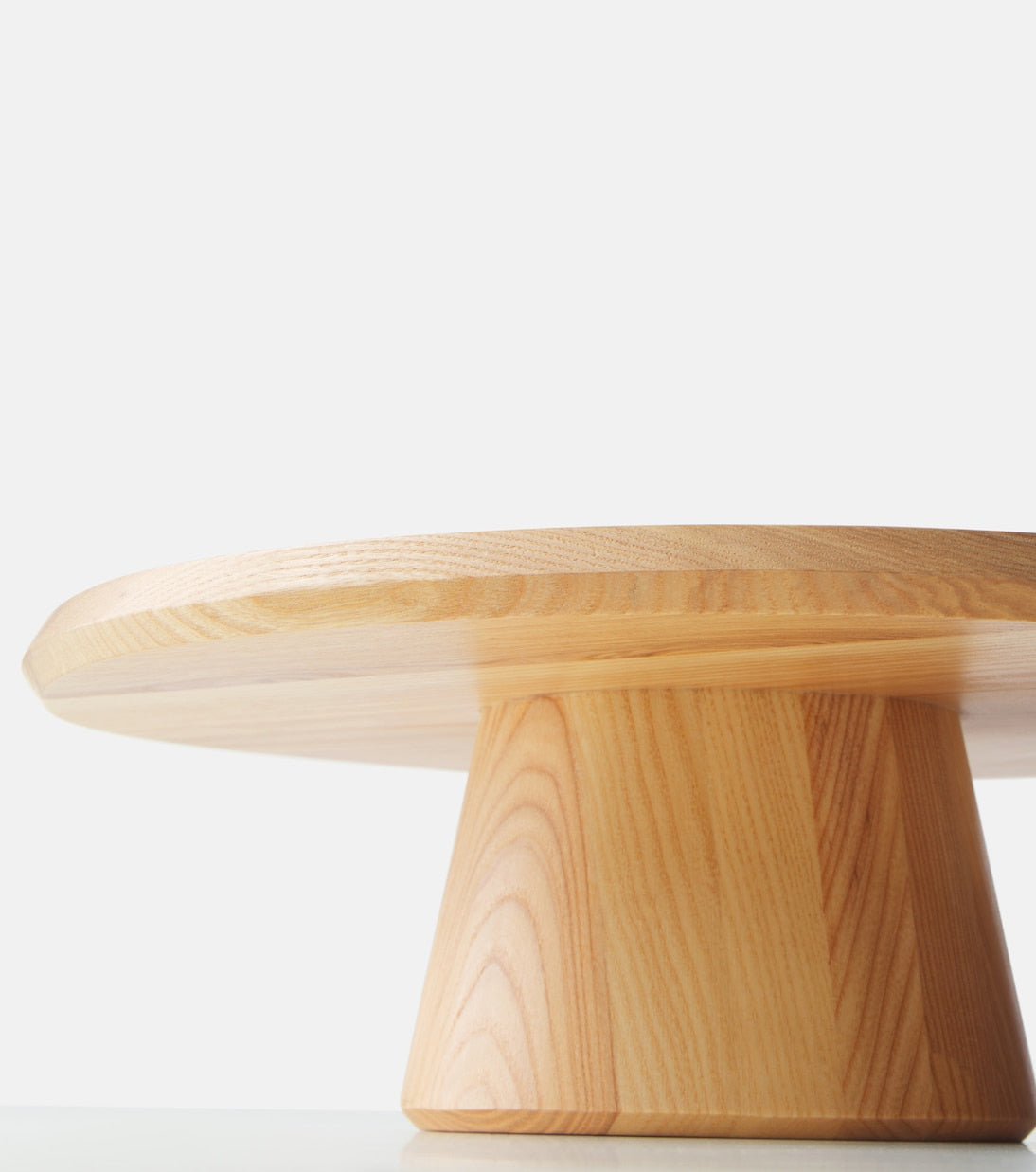 Serax - 02 Dune wooden cake stand by Kelly Wearstler
