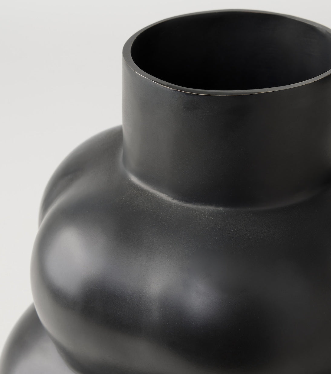 Louise Roe - Balloon Object 001 steel vase