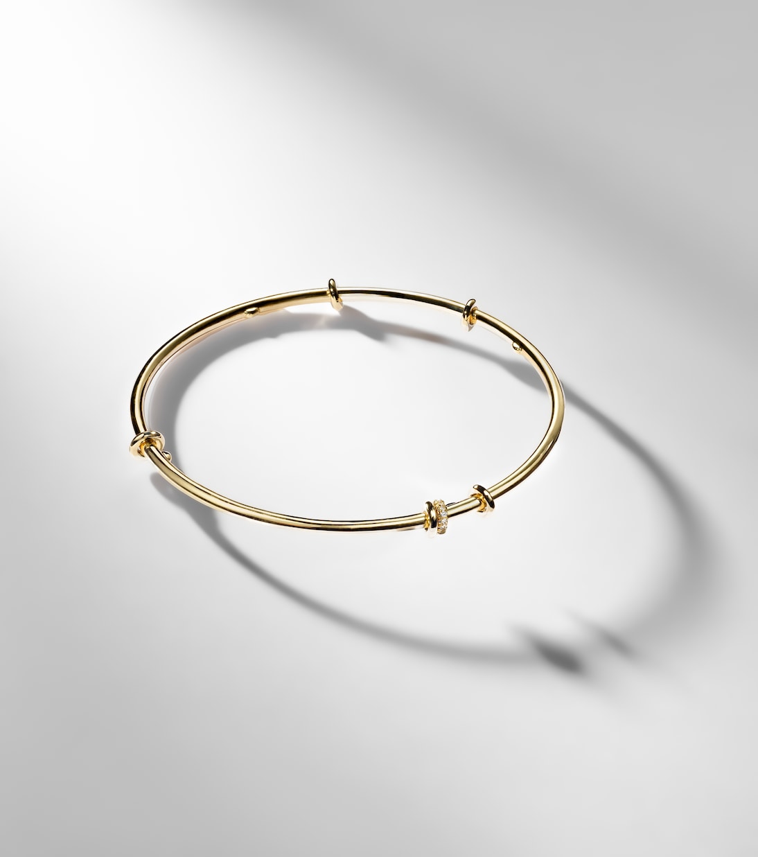 Spinelli Kilcollin - Kini 18kt gold bangle with diamonds