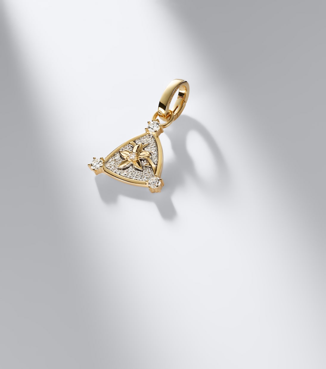 FoundRae - Resilience Blossoms 18kt gold pendant with diamonds
