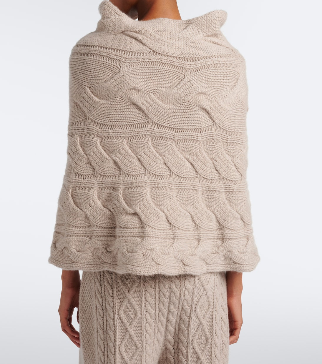 Lisa Yang - Cable-knit cashmere poncho