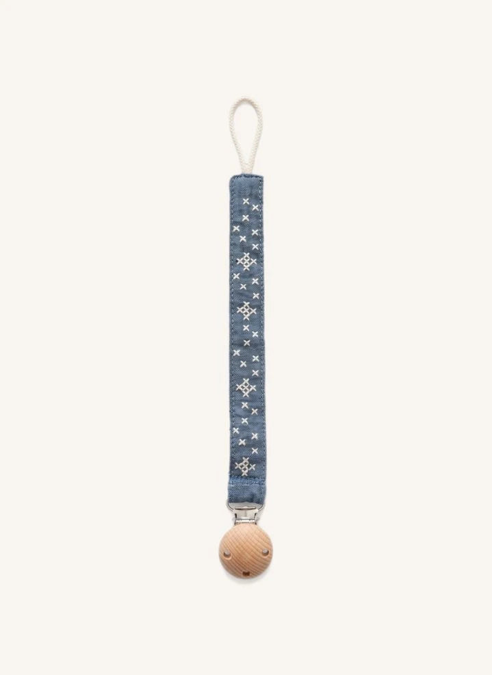 Editions Aimable - Auguste pacifier clip | Blue Chambray